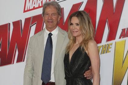 Michelle Pfeiffer y David E. Kelley en el estreno de Ant-Man y la Avispa
