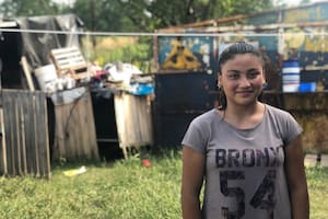 Michelle Ríos acaba de empezar la secundaria en Concordia, Entre Ríos. Como sus papás no tienen trabajo, no pueden comprarle casi nada de lo que necesita para poder seguir estudiando