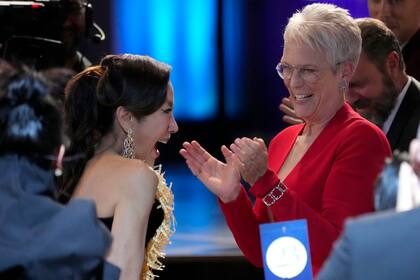 Michelle Yeoh, aplaudida por Jamie Lee Curtis