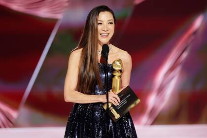 Michelle Yeoh ganó su primer Globo de Oro, intentaron cortar su discurso y su reacción sorprendió a todos: “Cállense”