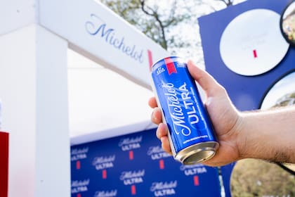 Michelob ULTRA acompañó a los participantes en la llegada
