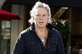 Mickey Rourke: la polémica alrededor de la colecta que recaudó cien mil dólares y la misteriosa mujer que la inició