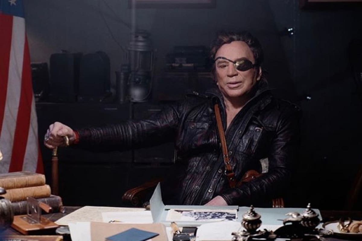 Mickey Rourke, durante una escena del rodaje de Warhunt, el nuevo filme que protagoniza y que fue rodado en Letonia durante las últimas semanas