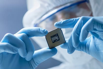 La industria de la fabricación de chips está en auge. La capitalización de mercado de las empresas de semiconductores que cotizan en bolsa en el mundo supera ahora los 4 billones de dólares, cuatro veces lo que valían hace cinco años.