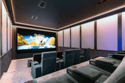 Microcine y discoteca, dos de las opciones de entretenimiento "indoor" que ofrece este palacio en la Riviera Francesa