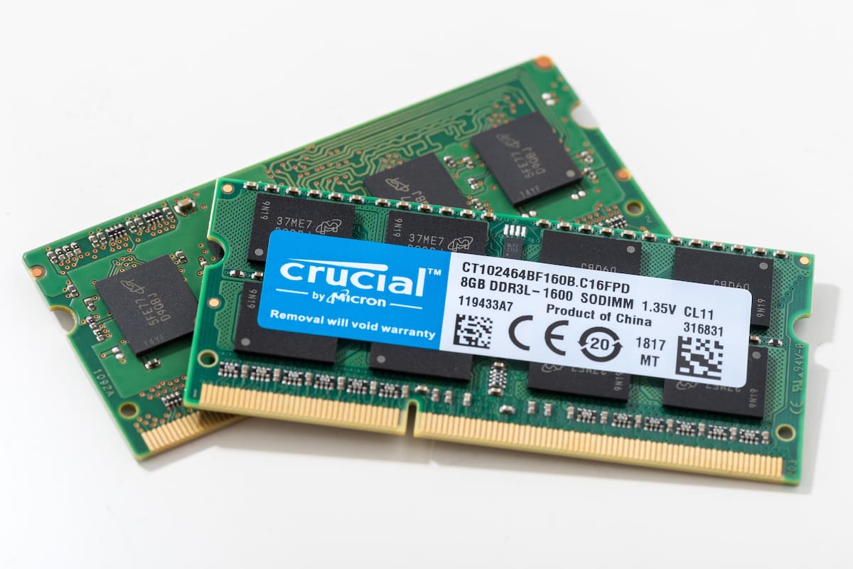 Micron, que junto a Samsung y SK Hynix controla el 90% del mercado de chips de memoria, abandonó su marca Crucial para dedicarse a abastecer a centros de IA, un negocio más rentable