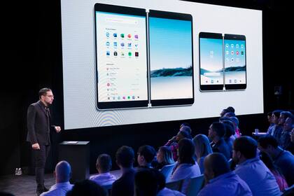 Microsoft adelantó hoy el diseño de la Surface Neo (una tableta de doble pantalla) y Surface Duo, un teléfono con un diseño similar