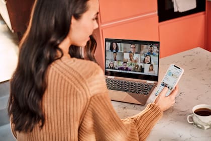 Microsoft sumó nuevas funciones en su plataforma colaborativa Teams, que ahora permite chats grupales de hasta 250 personas, videollamadas gratuitas y un acceso que no requiere de una cuenta o una aplicación