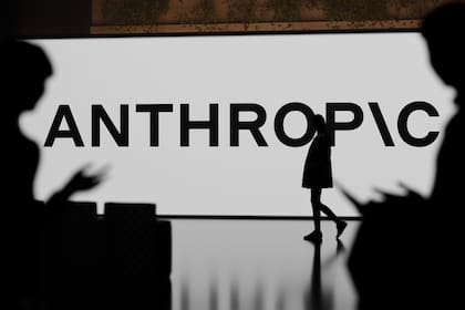 Microsoft y Nvidia planean invertir hasta US$15.000 millones en Anthropic en el marco de una nueva alianza que incluye un compromiso de 30.000 millones de dólares por parte del creador de Claude para usar Azure -los servicios en la nube de Microsoft-, y los chips de Nvidia