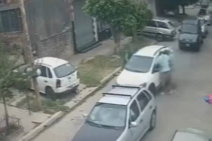 Miedo en La Salada: ataques pirañas de delincuentes que roban a los compradores a la salida de la tradicional feria