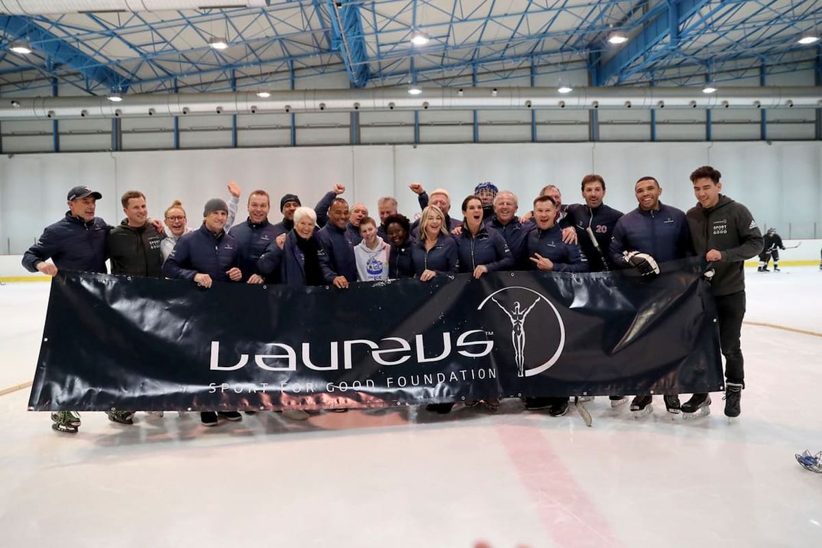 Miembros de la Academia, como Hugo Porta, Cafú, Sergei Bubka y Bryan Habana, en una actividad benéfica en hockey sobre hielo de la Fundación Laureus en Berlín.