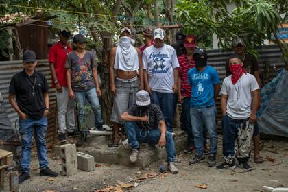 Miembros de la MS-13, pandilla que domina amplios sectores de San Pedro Sula y que también tiene presencia en Estados Unidos, cerca del territorio de Casa Blanca
