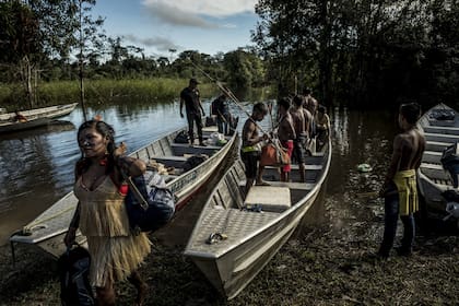 Miembros de la tribu munduruku, habitantes ancestrales de la gran selva brasileña