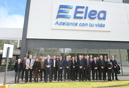 Miembros de la UIA en el laboratorio Elea
