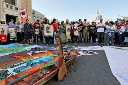Miembros de tribus indígenas del Amazonas en el Vaticano