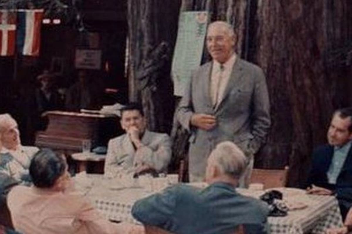 Miembros del Bohemian Grove en 1967, entre ellos Ronald Reagan, Harvey Hancock y Richard Nixon