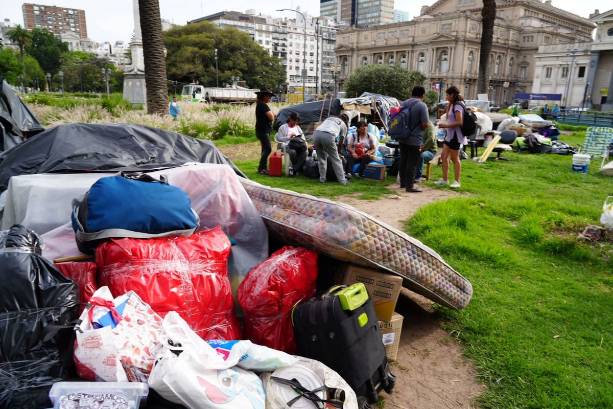 Miembros del colectivo Tercer Malón de la Paz. de Jujuy, estaban instalados hace cuatro meses en la Plaza Lavalle y hoy fueron desalojados