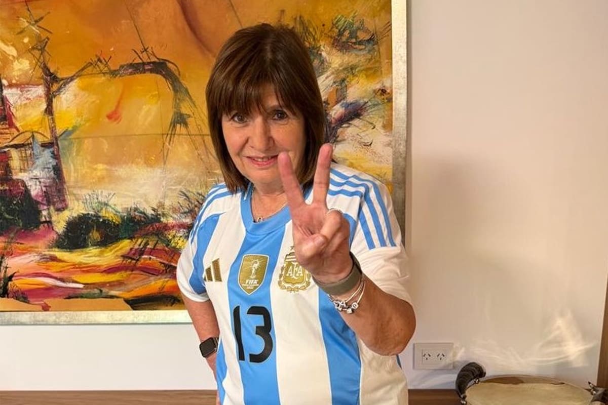 Mientras busca blindar a Adorni, Patricia Bullrich festejó en redes el triunfo de la Selección argentina