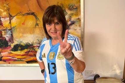 Mientras busca blindar a Adorni, Patricia Bullrich festejó en redes el triunfo de la Selección argentina