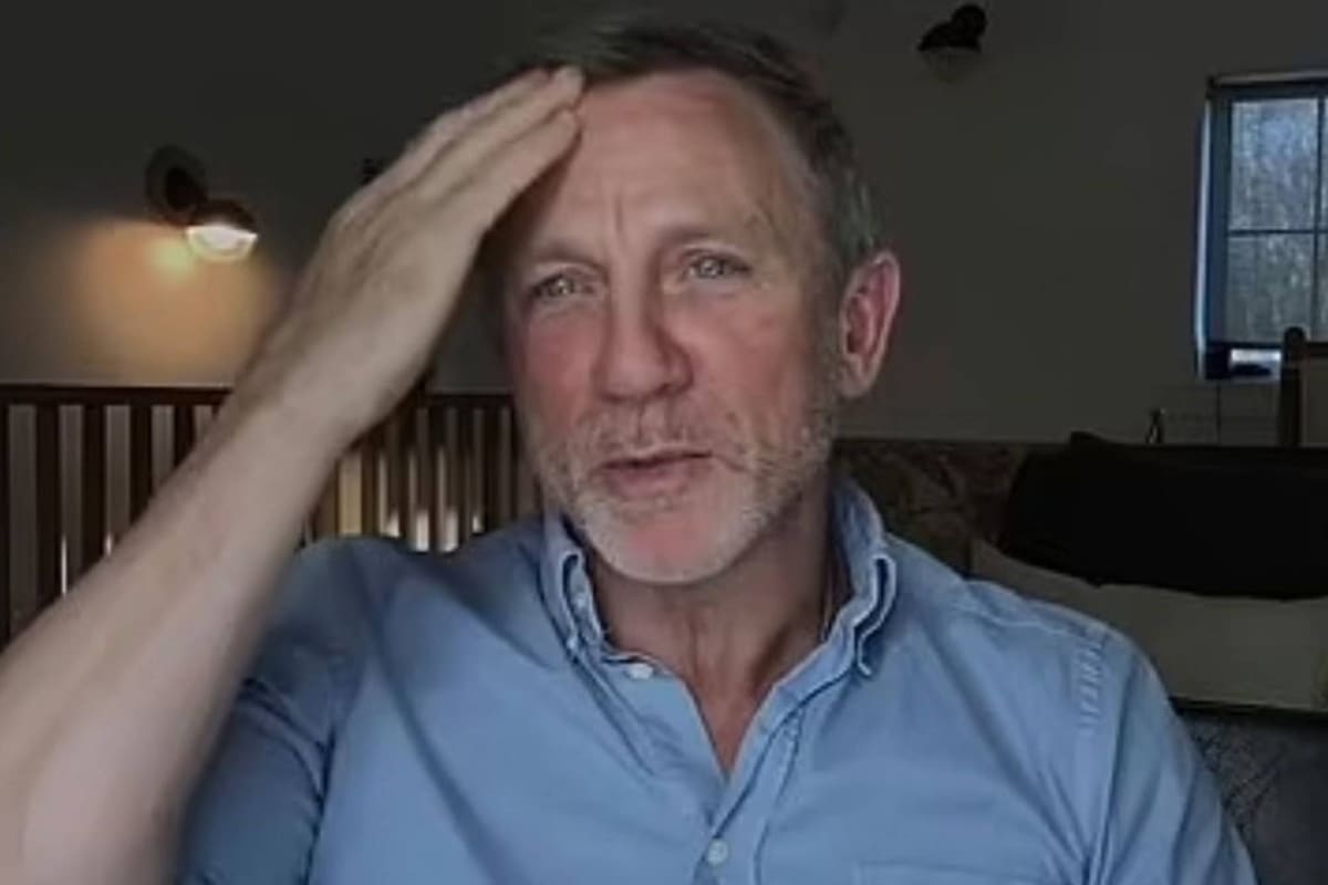 Mientras conversaba con Javier Bardem, el actor no se dio cuenta de que le sangraba la cabeza