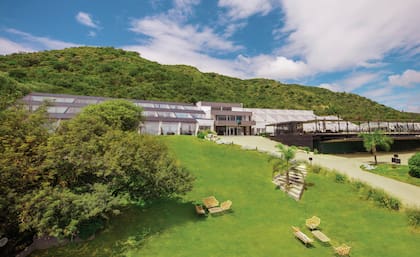 Mientras destinos nacionales como Ushuaia, Villa Carlos Paz o Pinamar superan los US$170 a US$250 diarios, opciones internacionales como Florianópolis o Santiago de Chile se ubican entre US$109 y US$147 por día