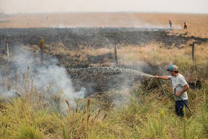 Mientras diversas zonas del país sufren incendios devastadores y no reciben la debida asistencia, el Gobierno destina enormes partidas de dineros públicos para gastos superfluos