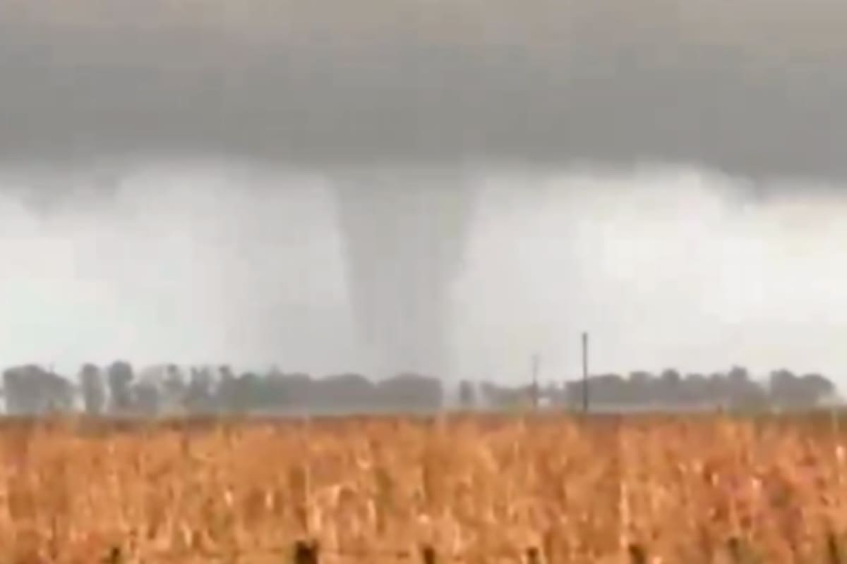 Mientras el AMBA se prepara para la parte más intensa del temporal, distintas localidades bonaerenses ya registraron inundaciones, caída de granizo de gran tamaño y un tornado