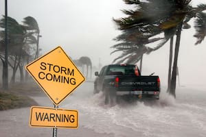 Florida vigila un posible sistema tropical y Texas continúa bajo amenaza elevada por nuevas precipitaciones