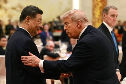 Mientras el presidente Donald Trump y el líder chino Xi Jinping se saludaban, cada paso, mirada y gesto quedaba a la vista del mundo