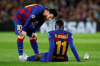 Dembelé con Lionel Messi, mientras estuvieron en el Barcelona.