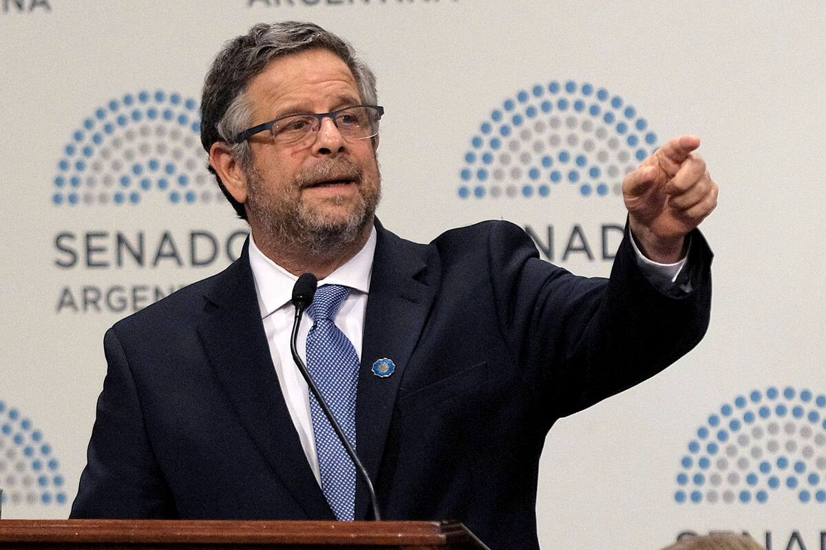 Mientras Federico Pinedo y otros legisladores cuestionaron al secretario de Salud, Ernesto Sanz y Ricardo Gil Lavedra lo respaldaron