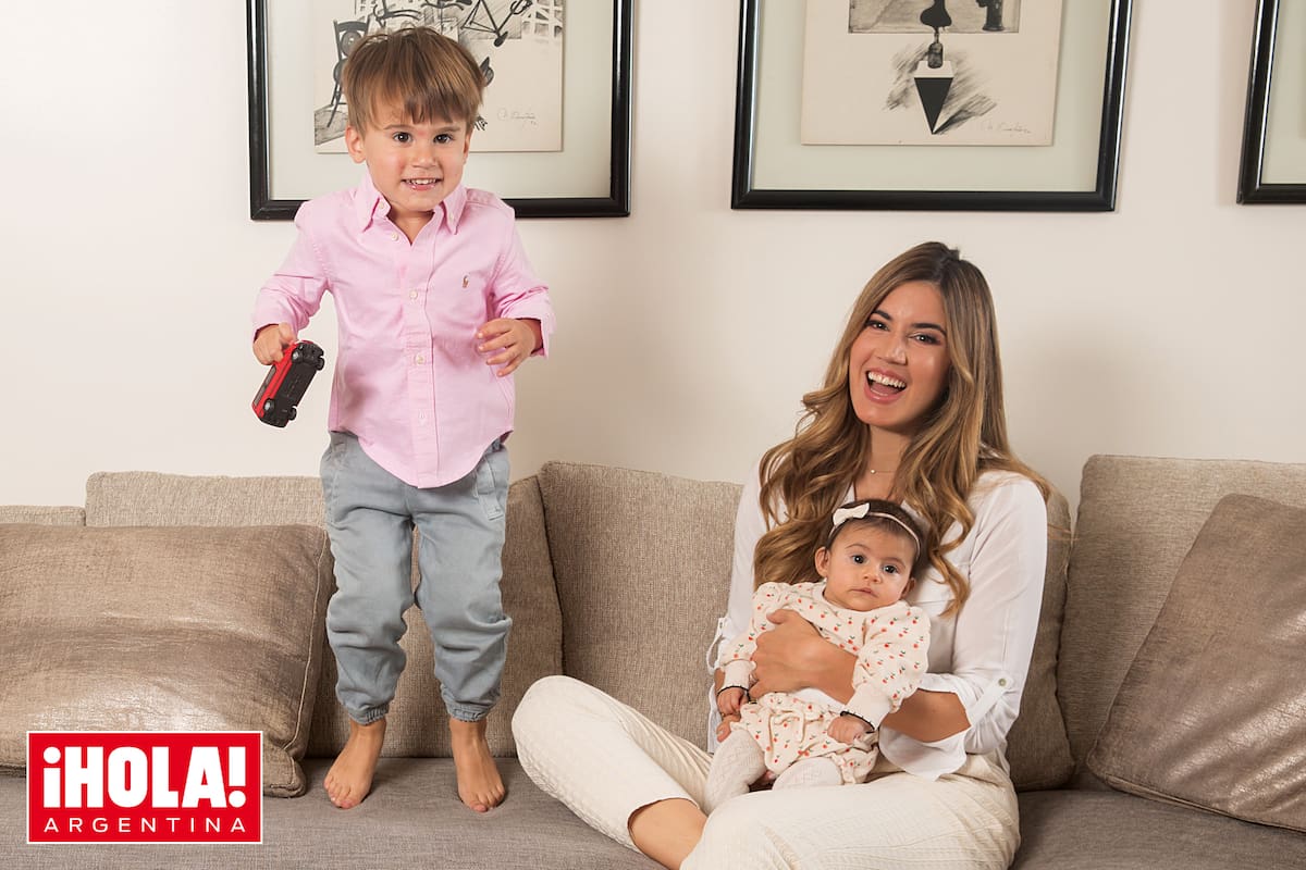 Mientras Imhoff entrena para los próximos partidos de los Pumas, Natacha disfruta de sus hijos, Bastian y Nikita, en su departamento temporal de Belgrano.