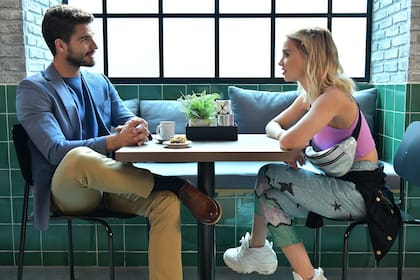 Mientras la mayoría de las protagonistas viven inesperadas citas, Luján le cuenta a su mejor amiga que fue durante dos años amante de Fausto