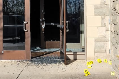 Mientras los agentes iban al campus de Covenant, Hale disparó a los vehículos policiales que llegaban desde una ventana del segundo piso
