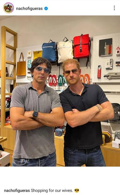 Mientras Meghan combate la ansiedad, el príncipe Harry y su amigo Nacho Figueras, estuvieron de gira por Japón. "De compras para nuestras esposas", postearon