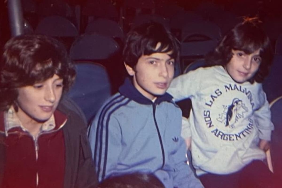 “Mientras mis amistades del colegio y la universidad transitaban caminos más vinculados exclusivamente a la cultura argentina, yo vivía una realidad paralela y complementaria. No lo sentí como un conflicto, sino como una riqueza".