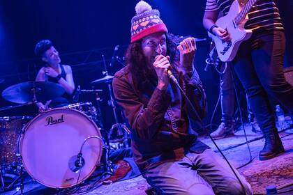 Mientras presenta el disco que grabó con músicos locales, Gordon Raphael cuenta cómo descubrió al Flaco, Charly García, Sumo y Gustavo Cerati