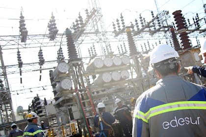 Mientras que Edenor tiene un promedio de 3,5 cortes de luz por usuario por año, Edesur tiene un promedio de 8,1