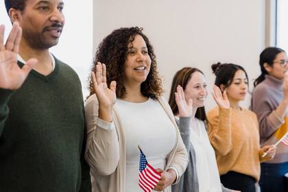 Mientras que los migrantes en la primera preferencia tienen visas disponibles de inmediato, aquellos en categorías como F3 y F4 enfrentan largas esperas debido a la alta demanda de visas