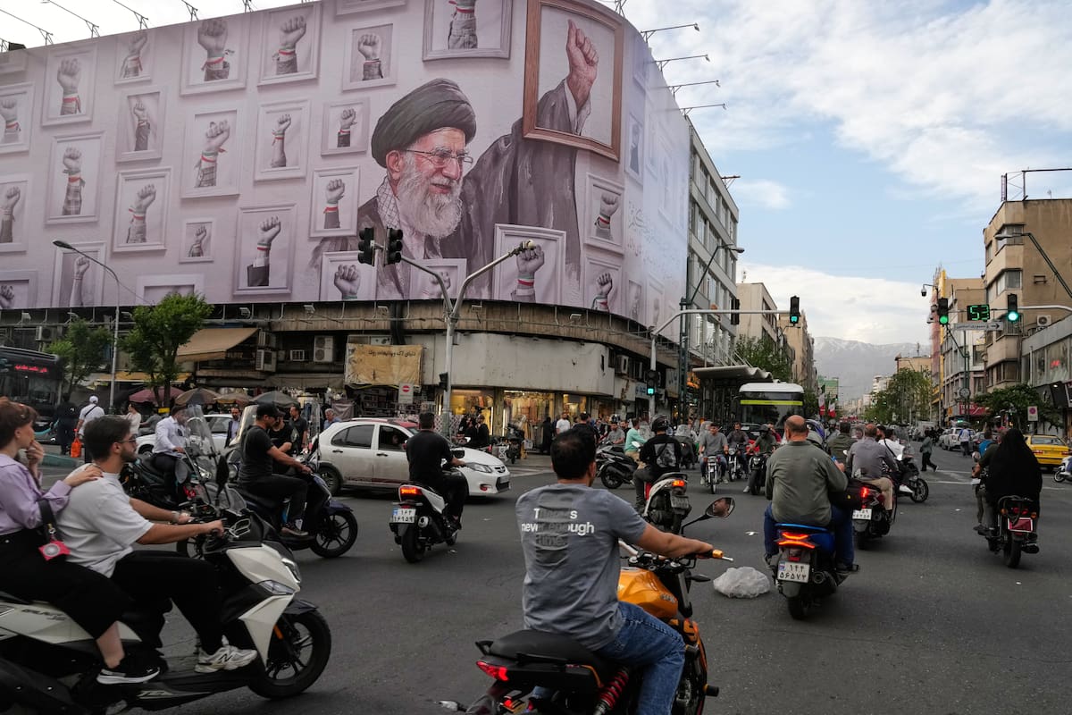 Mientras que Trump sugiere una postura abierta por parte de Teherán, los líderes iraníes declaran con tono bélico