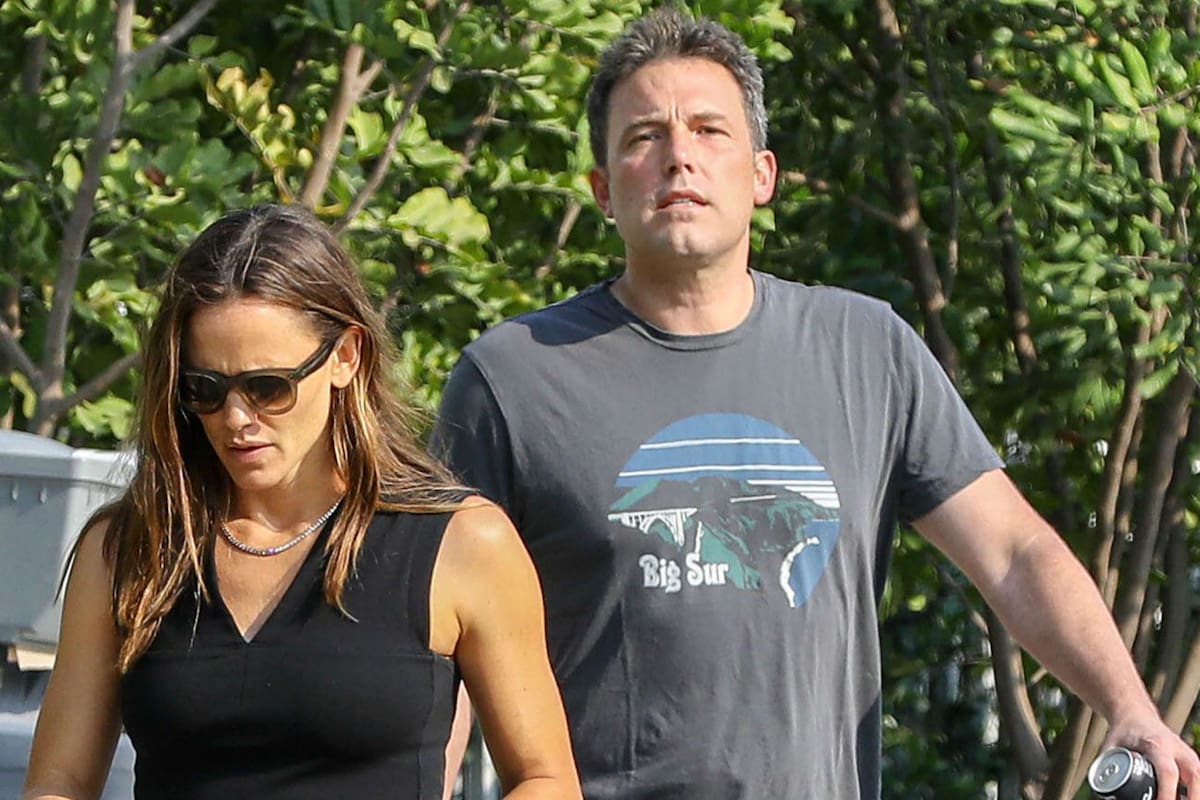 Mientras se demoran en firmar los papeles de divorcio, Jennifer Garner y Ben Affleck siguen compartiendo momentos. Recordemos que el actor está en pareja con Lindsay Shookus