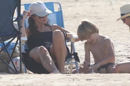 Mientras, su esposa, Carolina Prat, jugaba con el menor de sus hijos, Ramón