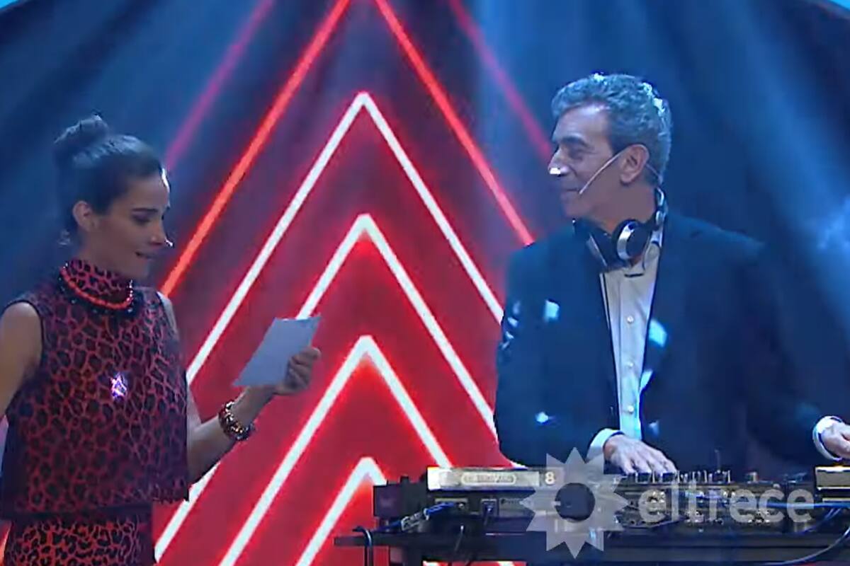 Mientras Viale le hacía consultas, Randazzo seleccionaba canciones