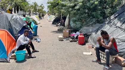 Migrantes africanos en Túnez dicen que se han convertido en objeto de ataques racistas