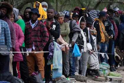Migrantes de diferentes países pueden pedir asilo en EE.UU. (AP Foto/Fernando Llano, Archivo)