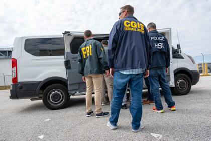 Migrantes de Venezuela, Cuba, México y Honduras figuran entre los 30 extranjeros sobre quienes se emitieron órdenes de detención migratoria
