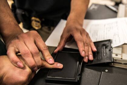 Migrantes denunciaron malas condiciones en el centro de detención ubicado en El Paso, Texas