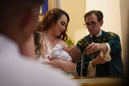 Migrantes en Iowa trazan retratos distintos en la cuna del cuadro "Gótico estadounidense"