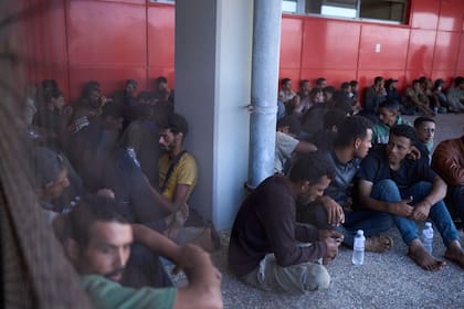 Migrantes rescatados en el puerto de Lavrio, Grecia
