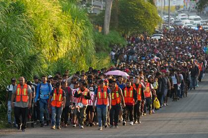 Migrantes salen de Tapachula, México, con la esperanza de llegar a la frontera norte del país y finalmente a Estados Unidos, el martes 5 de noviembre de 2024.